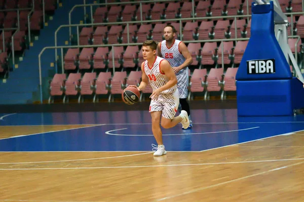 Orenburg Russia Giugno 2019 Anno Gli Uomini Giocano Basket Nelle — Foto Stock