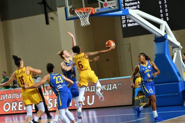 Orenburg Rusya - 31 Ekim 2019: Kız BC Nadezhda (Orenburg) ile BC Castor Braine (Belçika) arasında Euroleague maçında oynadı) 