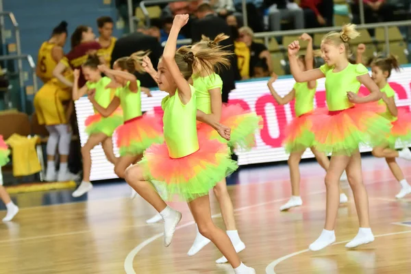 Orenburg Russia Października 2019 Cheerleaderki Wystąpią Meczu Koszykówki Euroligi Pomiędzy — Zdjęcie stockowe