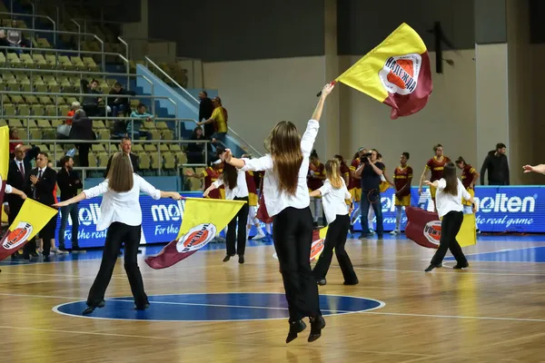 Orenburg Ρωσία Οκτωβρίου 2019 Κορίτσια Μαζορέτες Δίνουν Παράσταση Αγώνα Μπάσκετ — Φωτογραφία Αρχείου