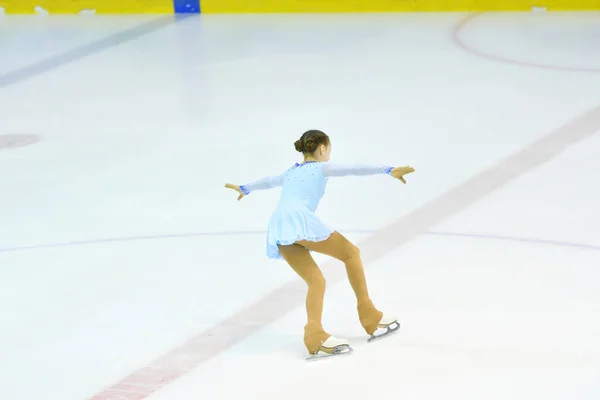 Girl Figure Skater Rolls Skating Rink Artificial Ice — Stock Photo, Image