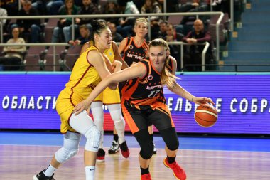 Orenburg, Rusya - 24 Kasım 2019: Kızlar 