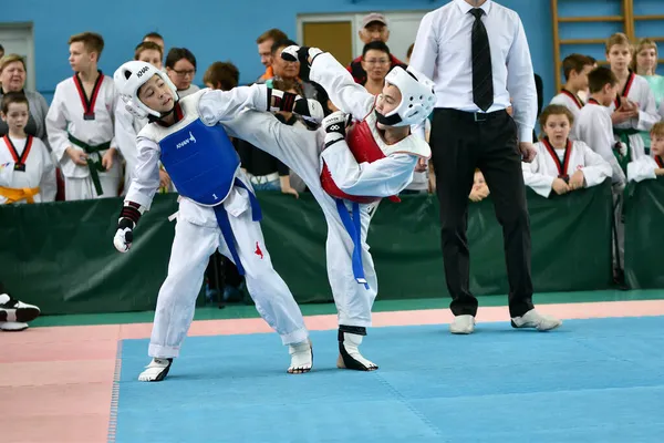 Orenburg Rosja Października 2019 Chłopiec Rywalizuje Taekwondo Koreańskie Sztuki Walki — Zdjęcie stockowe