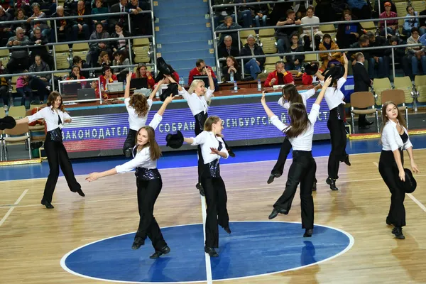 Orenburg Russia Ottobre 2019 Ragazze Cheerleader Esibiscono Una Partita Basket — Foto Stock