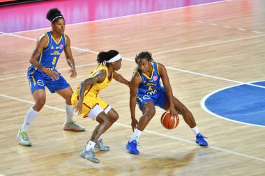 Orenburg Rusya - 31 Ekim 2019: Kızlar BC Nadezhda (Orenburg) ve BC Castor Braine (Belçika) arasında Euroleague maçı oynuyorlar) 