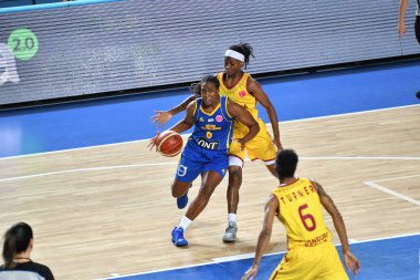 Orenburg Rusya - 31 Ekim 2019: Kızlar BC Nadezhda (Orenburg) ve BC Castor Braine (Belçika) arasında Euroleague maçı oynuyorlar) 