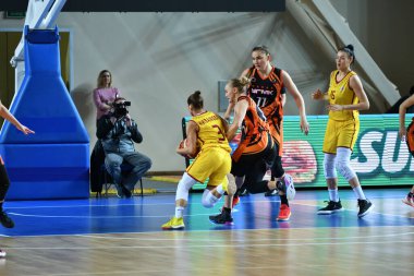 Orenburg, Rusya - 24 Kasım 2019: Kızlar 