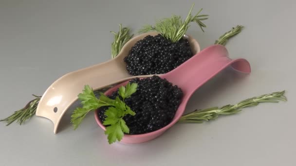 Caviar Negro Granulado Verduras Frescas Para Mesa Navidad — Vídeos de Stock