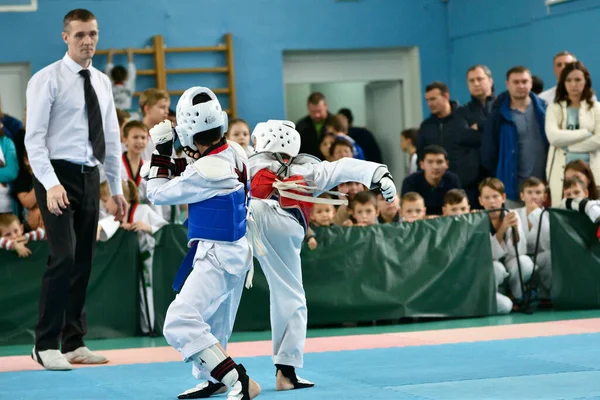 Orenburg Rusia Octubre 2019 Boy Compete Taekwondo Artes Marciales Coreanas —  Fotos de Stock
