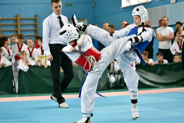 Orenburg Russia October 2019 Αγόρια Διαγωνίζονται Στο Taekwondo Κορεάτικες Πολεμικές — Φωτογραφία Αρχείου