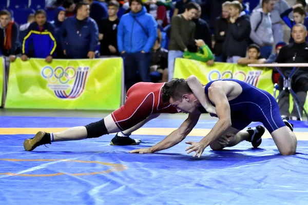 Orenburg Rusko Října 2017 Kluci Utkají Sportovním Wrestlingu Celoruském Turnaji — Stock fotografie