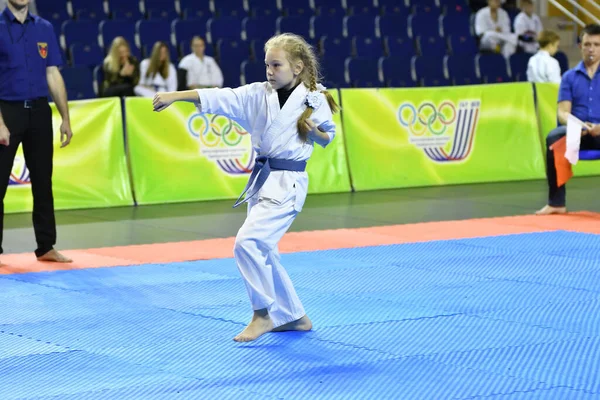 Orenburg Russia March 2017 Girl Performs Karate Kata Championship Orenburg — стокове фото