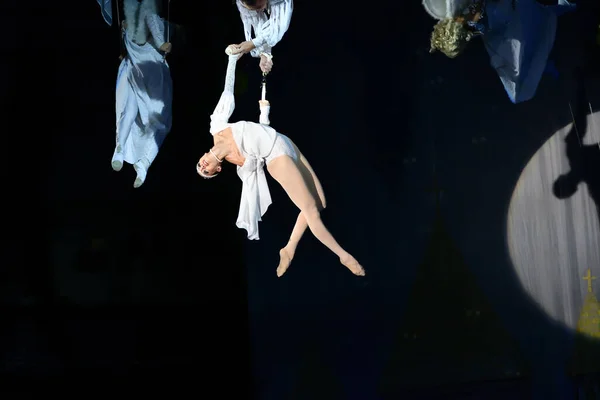 Orenburg Russia October 2019 Aerialists Perform Number Circus Arena — ストック写真