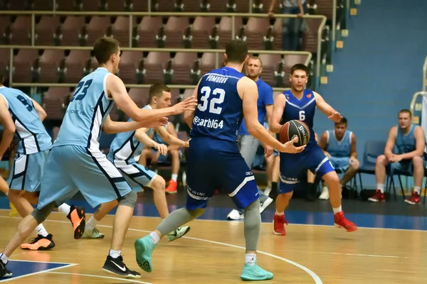 Orenburg Russia Giugno 2019 Anno Gli Uomini Giocano Basket Nelle — Foto Stock