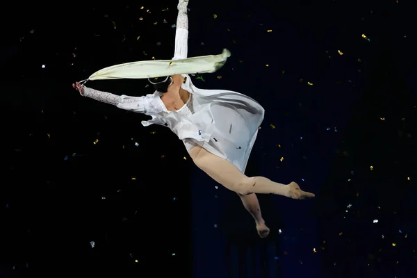 Orenburg Russia October 2019 Aerialists Perform Number Circus Arena — Stockfoto