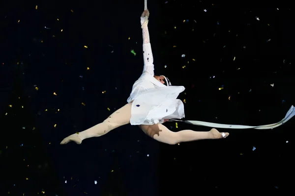 Orenburg Russia October 2019 Aerialists Perform Number Circus Arena — Fotografia de Stock