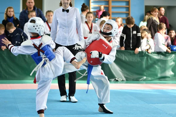 Orenburg Rosja Października 2019 Chłopiec Rywalizuje Taekwondo Koreańskie Sztuki Walki — Zdjęcie stockowe