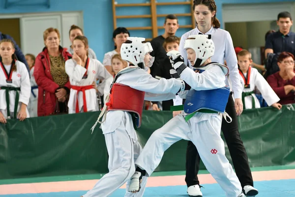 Orenburg Rosja Października 2019 Chłopiec Rywalizuje Taekwondo Koreańskie Sztuki Walki — Zdjęcie stockowe