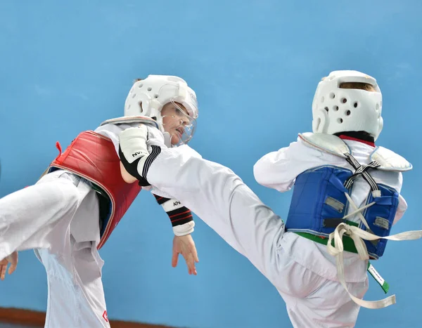 Orenburg Rosja Października 2019 Chłopiec Rywalizuje Taekwondo Koreańskie Sztuki Walki — Zdjęcie stockowe