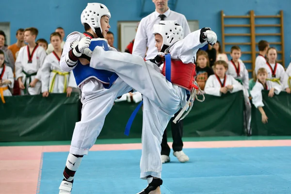 Orenburg Rosja Października 2019 Chłopiec Rywalizuje Taekwondo Koreańskie Sztuki Walki — Zdjęcie stockowe