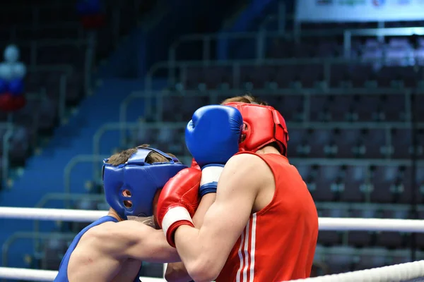 Dois Jovens Boxeadores Competem Ringue Boxe — Fotografia de Stock