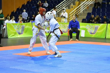 Orenburg, Rusya - 5 Mart 2017: Japon Dövüş Sanatları Orenburg Bölge Şampiyonası 'nda gençler karate dalında yarışıyor 