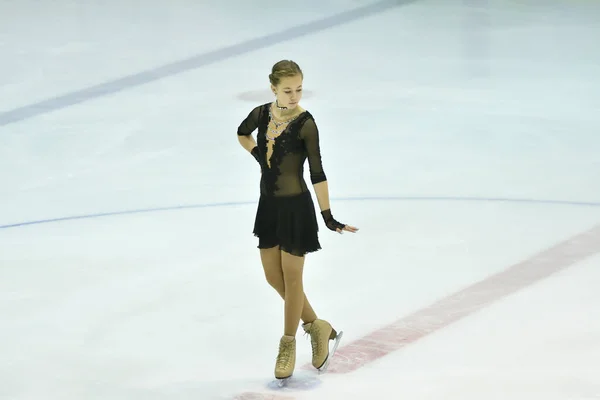 Orenburg Rússia Março 2018 Garota Compete Patinação Artística Competições Aldeia — Fotografia de Stock