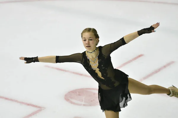 Orenburg Rússia Março 2018 Garota Compete Patinação Artística Competições Aldeia — Fotografia de Stock