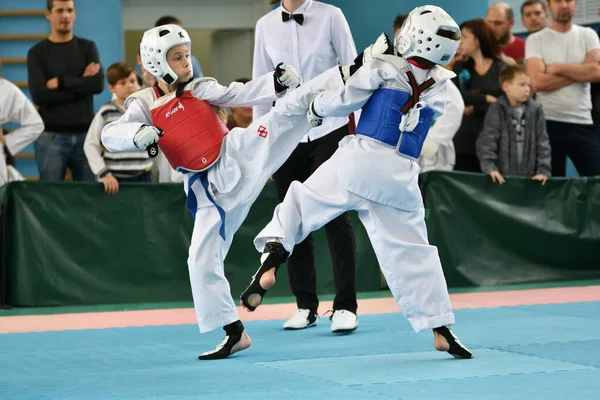 Orenburg Rosja Października 2019 Chłopcy Rywalizują Taekwondo Koreańskie Sztuki Walki — Zdjęcie stockowe