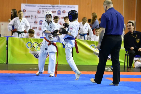 Orenburg Rusia Marzo 2017 Las Niñas Compiten Karate Por Campeonato —  Fotos de Stock