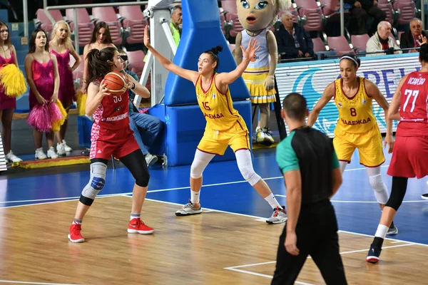 Orenburg, Rusya - 6 Ekim 2019: Kızlar Rusya Basketbol Şampiyonası 'nda 