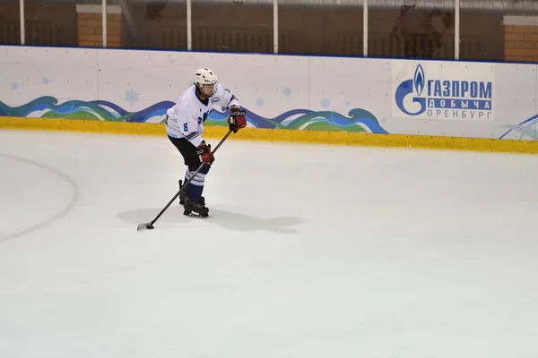 Orenburg Ryssland April 2017 Män Spelar Hockey Med Bricka Turneringen — Stockfoto