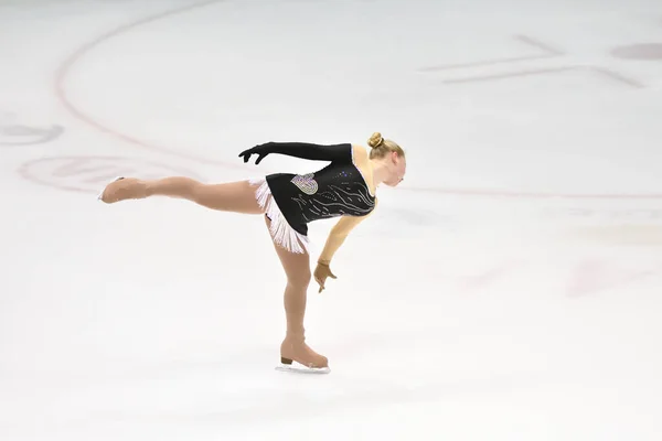 Orenburg Rússia Março 2018 Garota Compete Patinação Artística Competições Aldeia — Fotografia de Stock