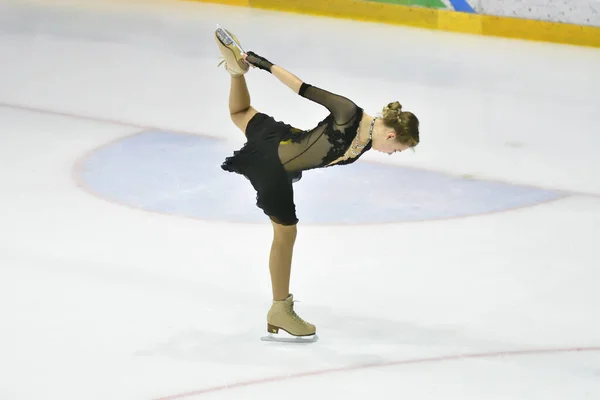 Orenburg Rússia Março 2018 Garota Compete Patinação Artística Competições Aldeia — Fotografia de Stock