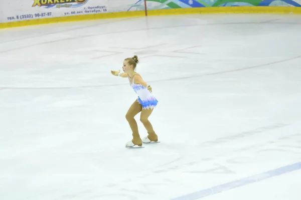 Orenburg Rússia Março 2018 Garota Compete Patinação Artística Competições Aldeia — Fotografia de Stock