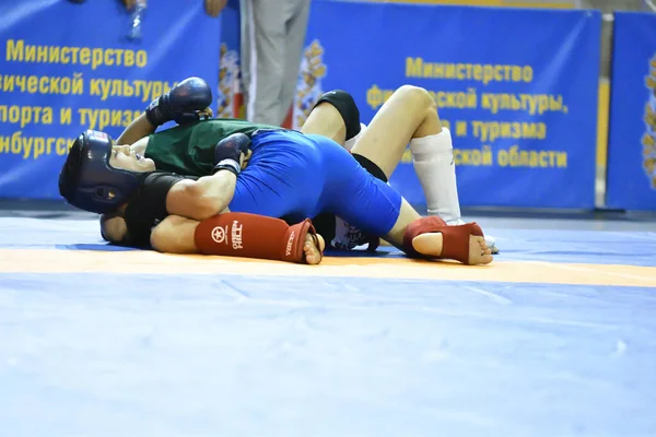 俄罗斯奥伦堡 2019年10月5日 男子参加公开锦标赛和奥伦堡地区男子和少年摔跤锦标赛的潘克瑞翁摔跤比赛 — 图库照片