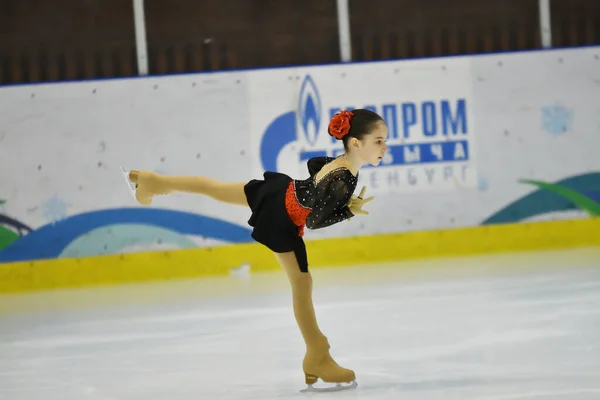 Orenburg Russia March 2018 Girl Competes Figure Skating Competitions Village — Stock Photo, Image