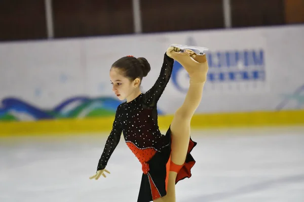 Оренбург Росія Березня 2018 Дівчинка Змагається Фігурному Катанні Змаганнях Селі — стокове фото