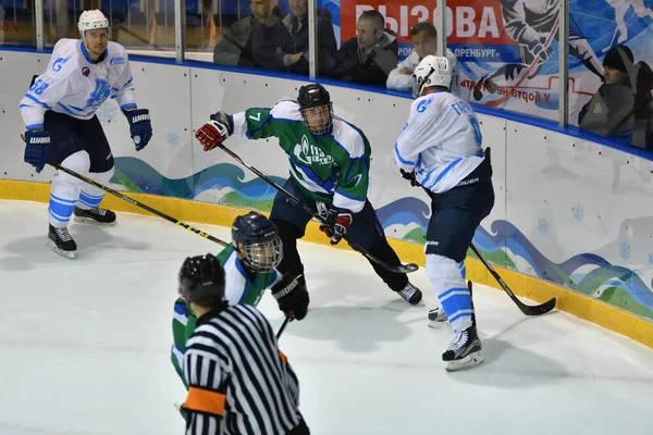 Orenburg Russie Avril 2017 Les Hommes Jouent Hockey Avec Une — Photo