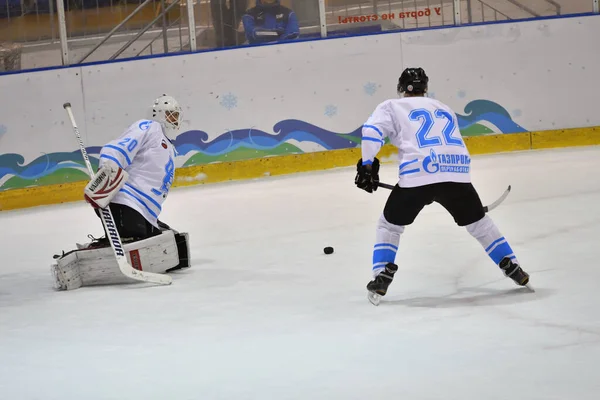Orenburg Rusland April 2017 Mænd Spiller Hockey Med Vaskemaskine Ved - Stock-foto