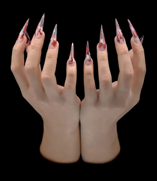 Zbliżenie dłoni młoda kobieta długich paznokci manicure na paznokcie — Zdjęcie stockowe