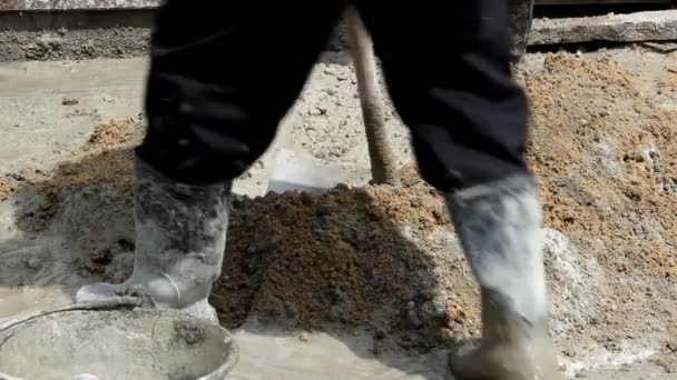 Mixing cement — Stock Video