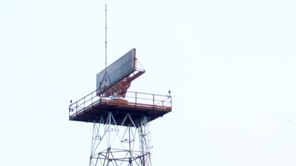 Radar de tráfico aéreo en el aeropuerto — Vídeos de Stock