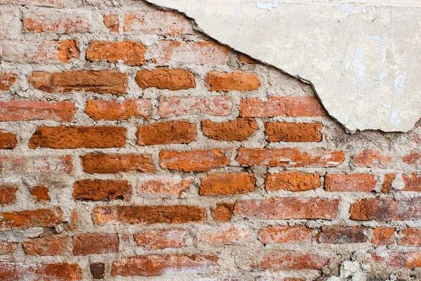 kırık tuğla duvar