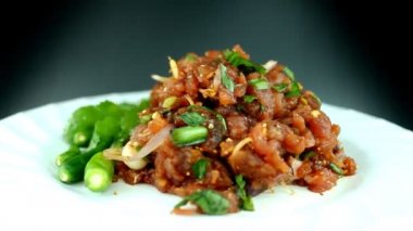 larb domuz bir plaka üzerinde