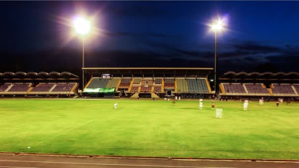 Timelapse skott av fotbollsspelare — Stockvideo