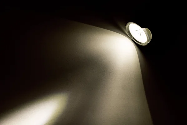 Feixe de luz da lanterna — Fotografia de Stock
