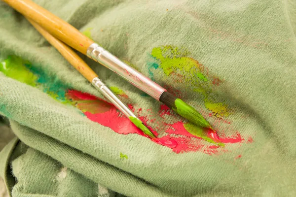 Paintbrush on dirty fabric — Stock Photo, Image