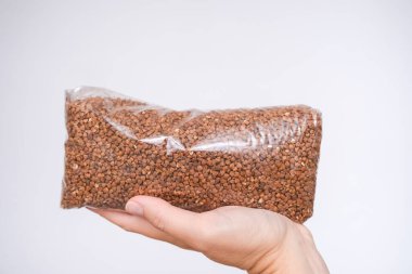 El ele tutuşmalar, karabuğday paketleri beyaz arka plan, ulusal Rus gıda sembolü.