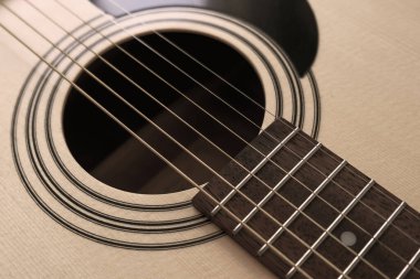 Klasik akustik gitar, teller ve akorlar, gitar yakası..